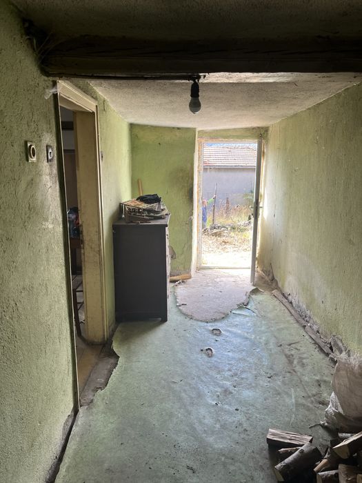 Къща в с. Равногор 200м2