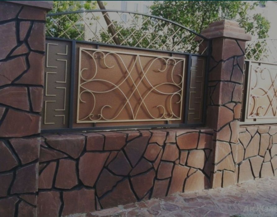 Красный дикий камень