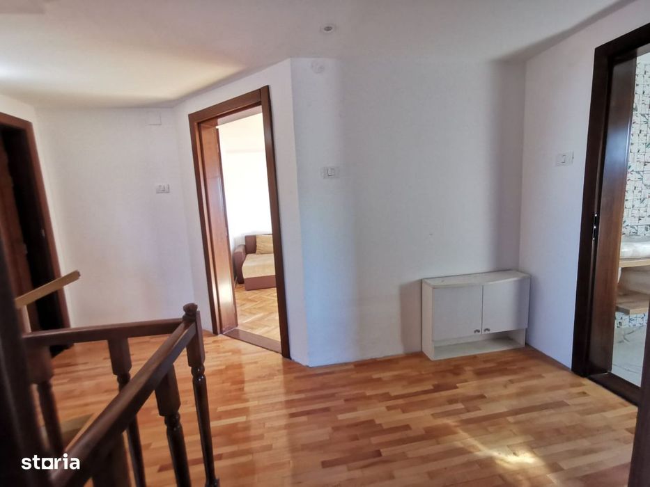 Apartament spatios 136 mp utili cu garaj ,terasă , balcon si boxa.