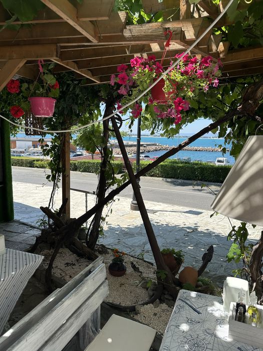 Продавам работещ бизнес-ресторант в Стария Несебър