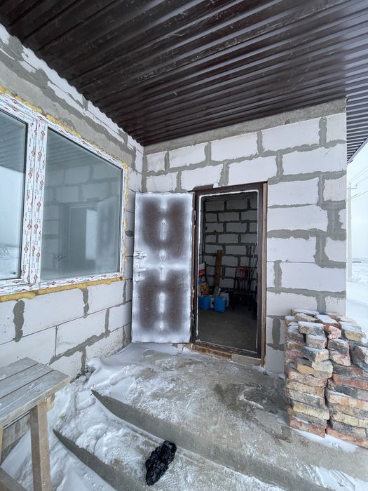 Дом в Уштобе напротиш школы