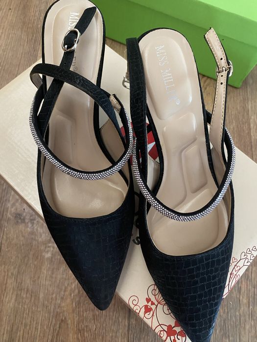 Продам туфли новые