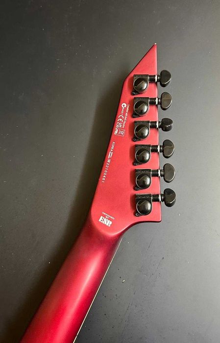 Chitara ESP LTD Arrow 1000 Candy Apple Red Satin