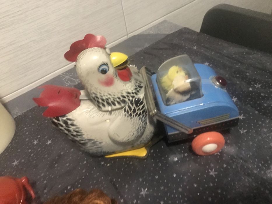Gaina cu puii jucarie veche