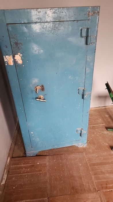 Сейф металлический
