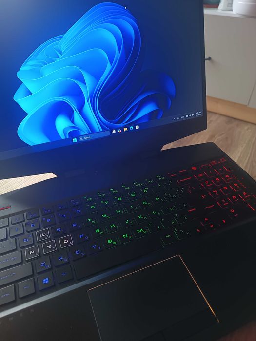 Продавам OMEN by HP 15-dh1xxx гейминг