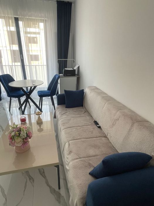 De inchiriat 2 camere (studio)