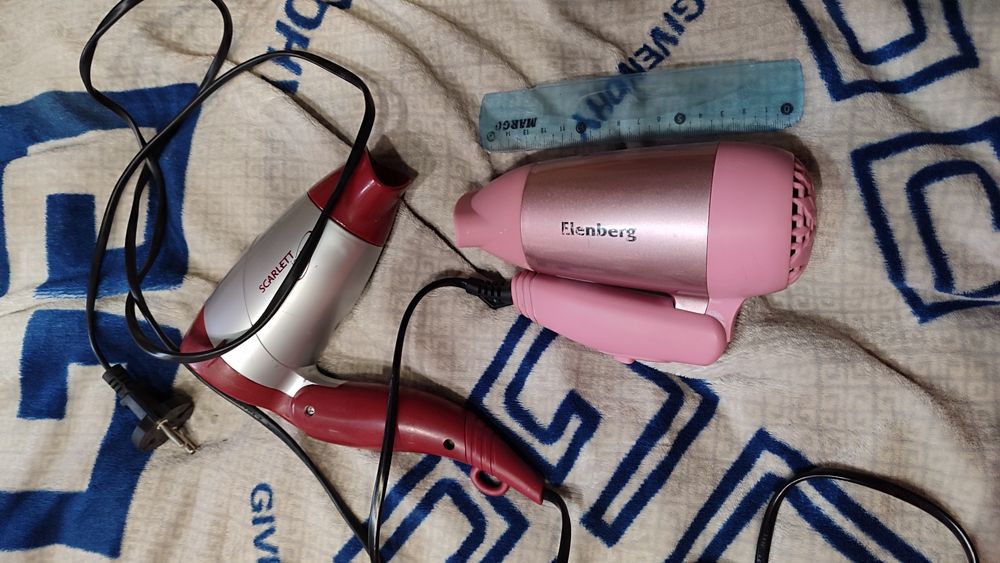 Продам компактный фен 1000