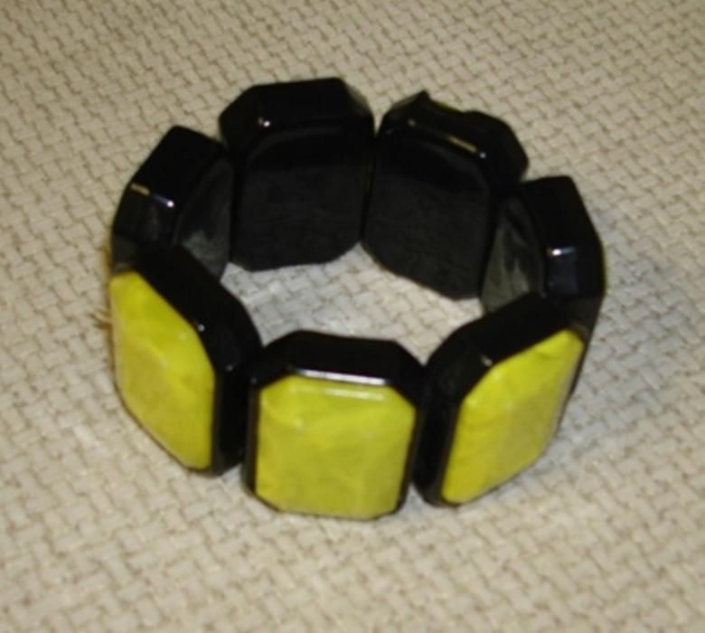 Гривна ,в актуален цвят - 5 лева.