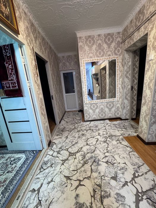 Кв сотилади срочно 3 хонали 2 этажда