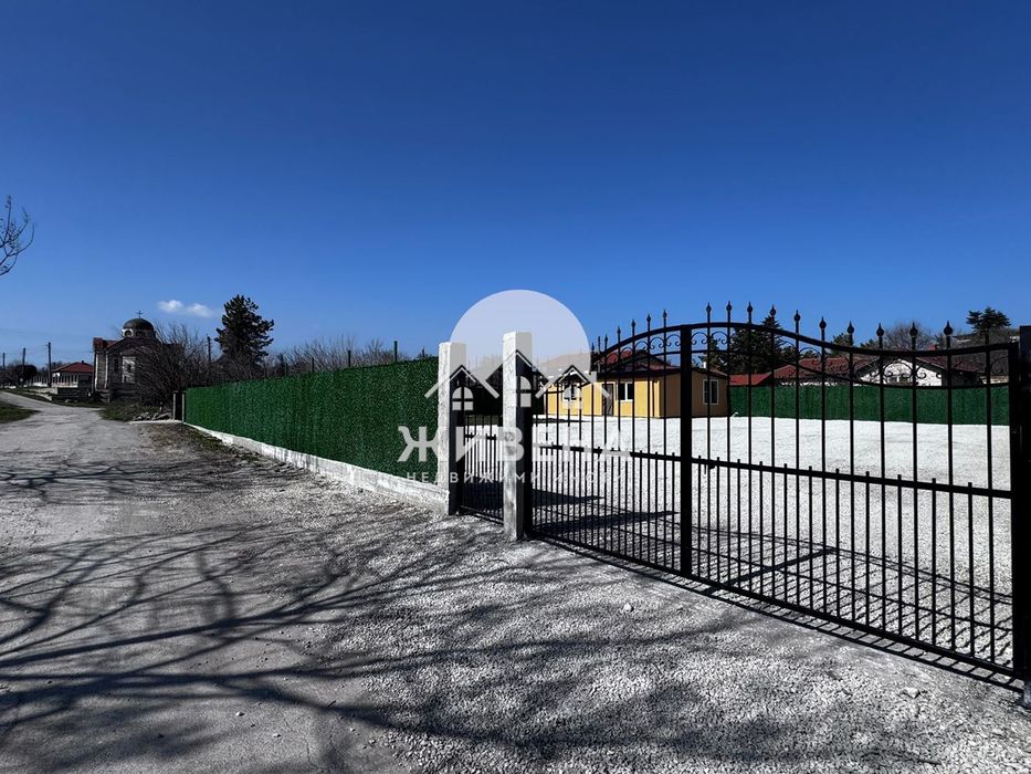 Продавам къща с парцел в центъра на с. Българево