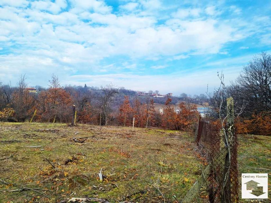 116210 Два парцела, подходящи за застрояване в с. Момин сбор
