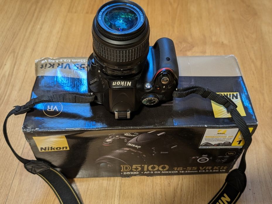 Nikon D5100 - cutie - accesorii