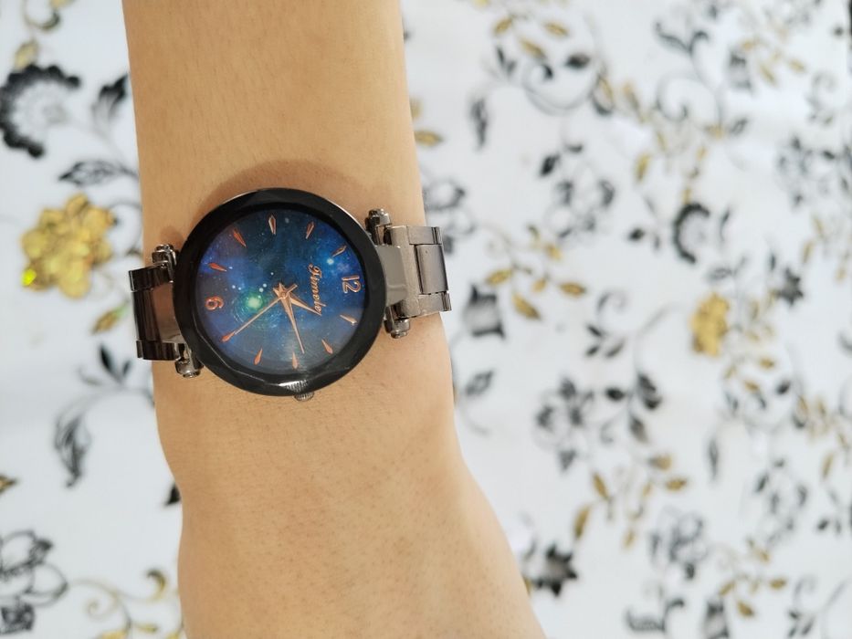 Сағат, қара обсидиан