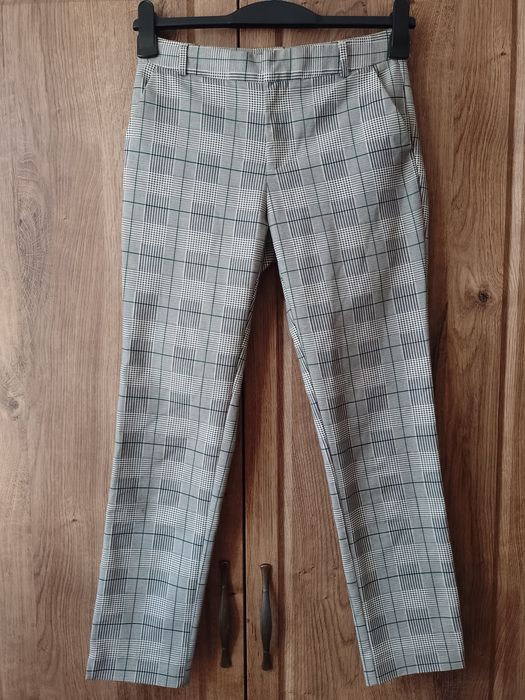 Pantaloni damă Stradivarius
