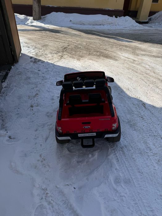 Детский электромобиль Ford