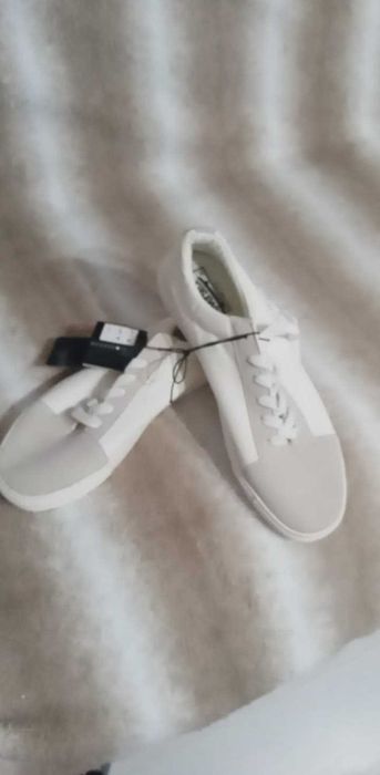 Tenisi de panza alba, mar. 45, pret 49 lei