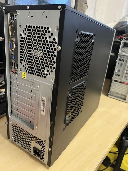 Настолен компютър в отлично състояние