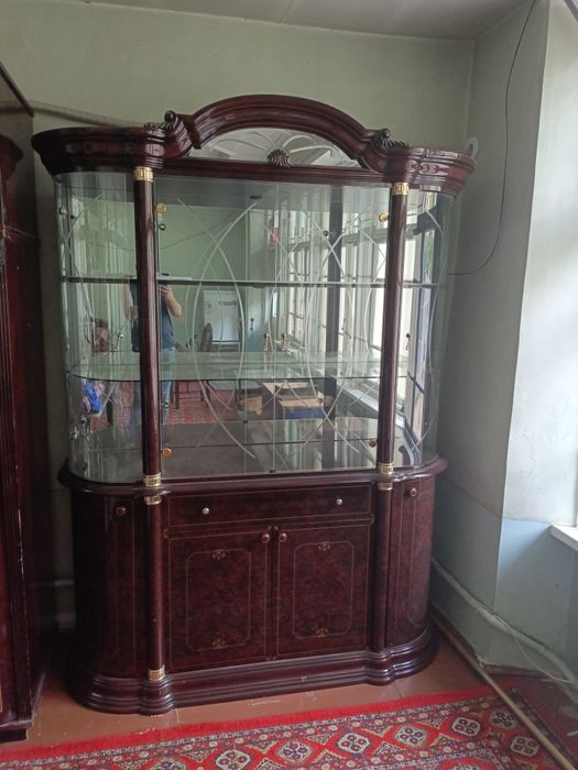 Комод + Стенка продается в отличном состоянии.