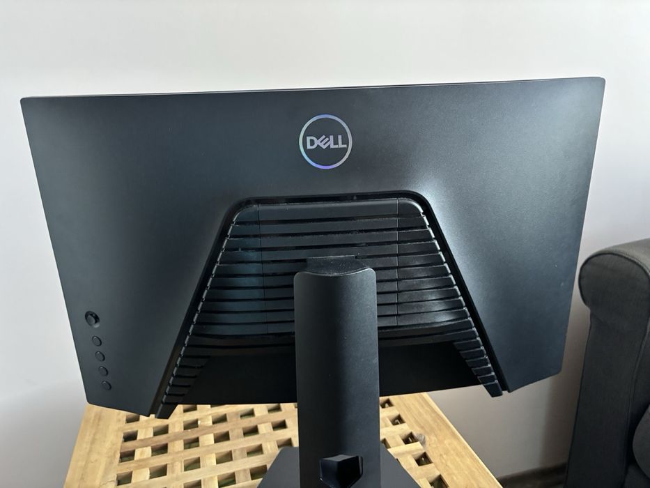 Продавам геймърски монитор DELL
