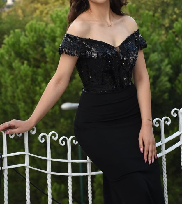 Официална черна рокля