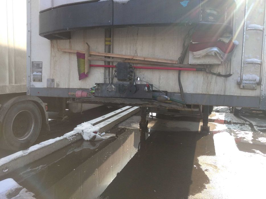 Рефрежератор прицеп .Фура учун. SCHWARZ MULLER. 2003 й  . 8 тонна