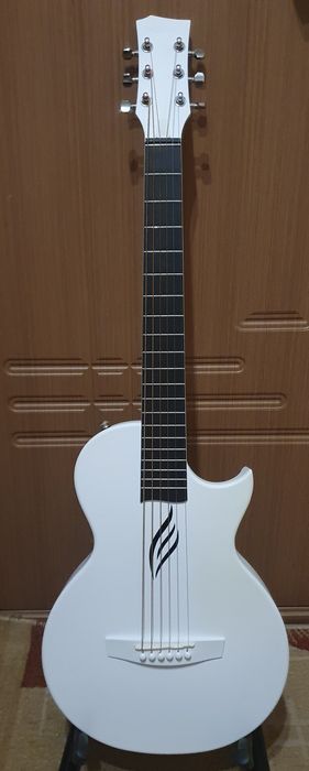 Подарок на Праздник Отличная Гитара Enya