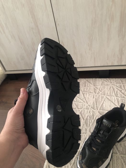 Оригинални дамски обувки GUESS 41 номер