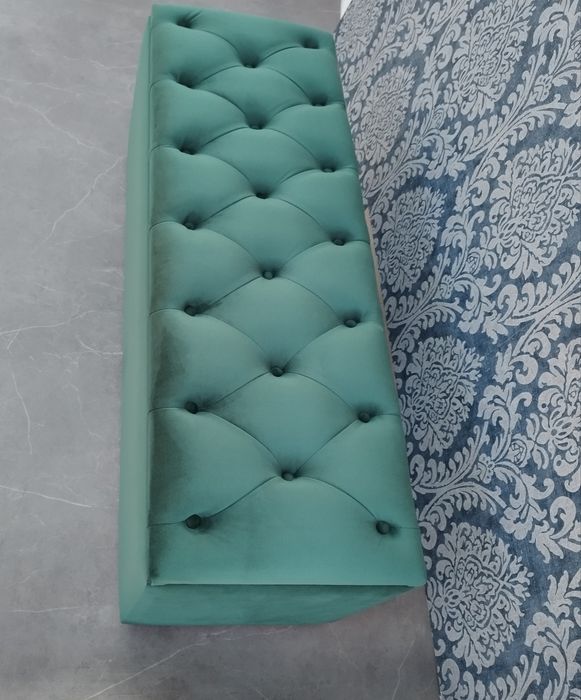Vând bancheta catifea  cu spatiu pentru depozitare Chesterfield verde