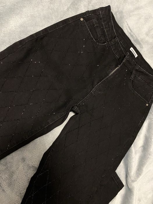 Дамски черни дънки с камъни