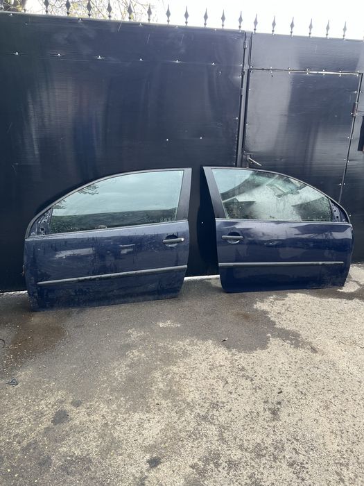 Usa Usi Portiera Portiere Dreapta Stanga cu macarale echipate  VW Golf 5 Coupe 2 Usi 2004 - 2008 Culoare LA5G