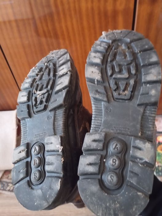 Мъжки работни боти.