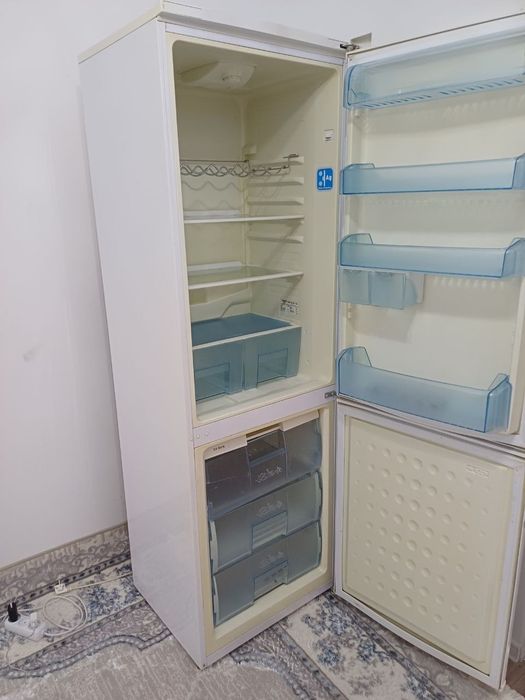 Продается рабочий холодильник BEKO