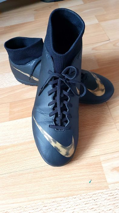 Nike crampoane fotbal nr. 45