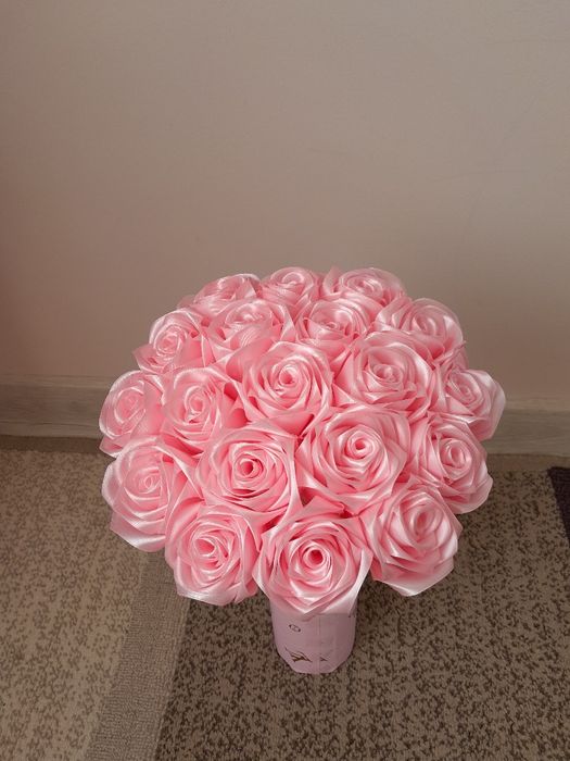 Букет роз из атласной ленты