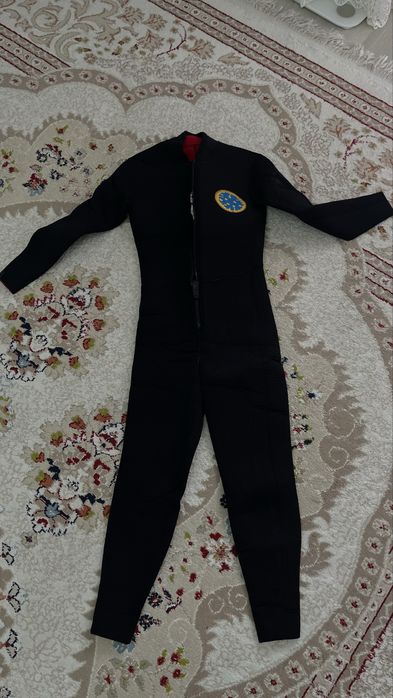 Гидрокостюм для плавания