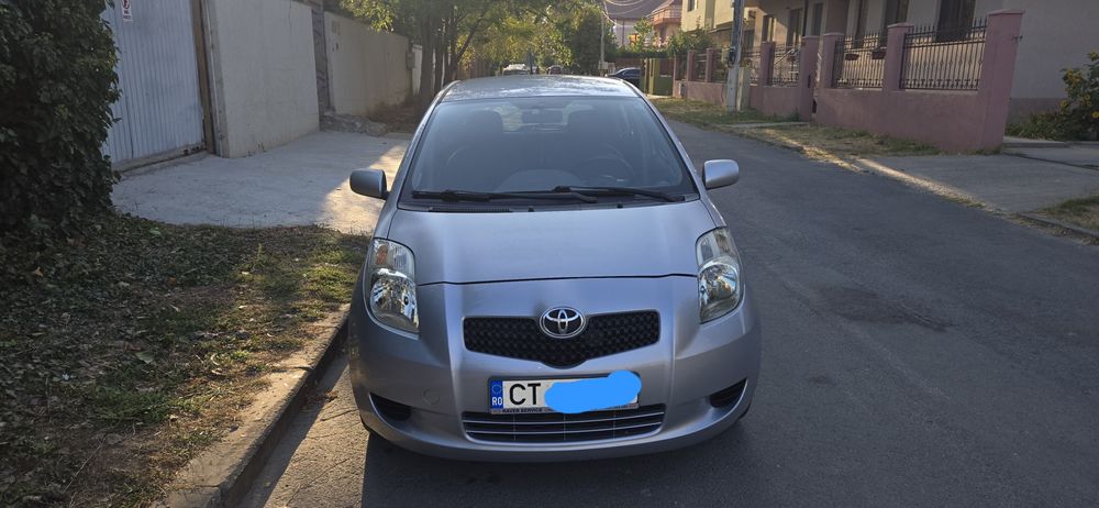 Toyota yaris 2 manuală