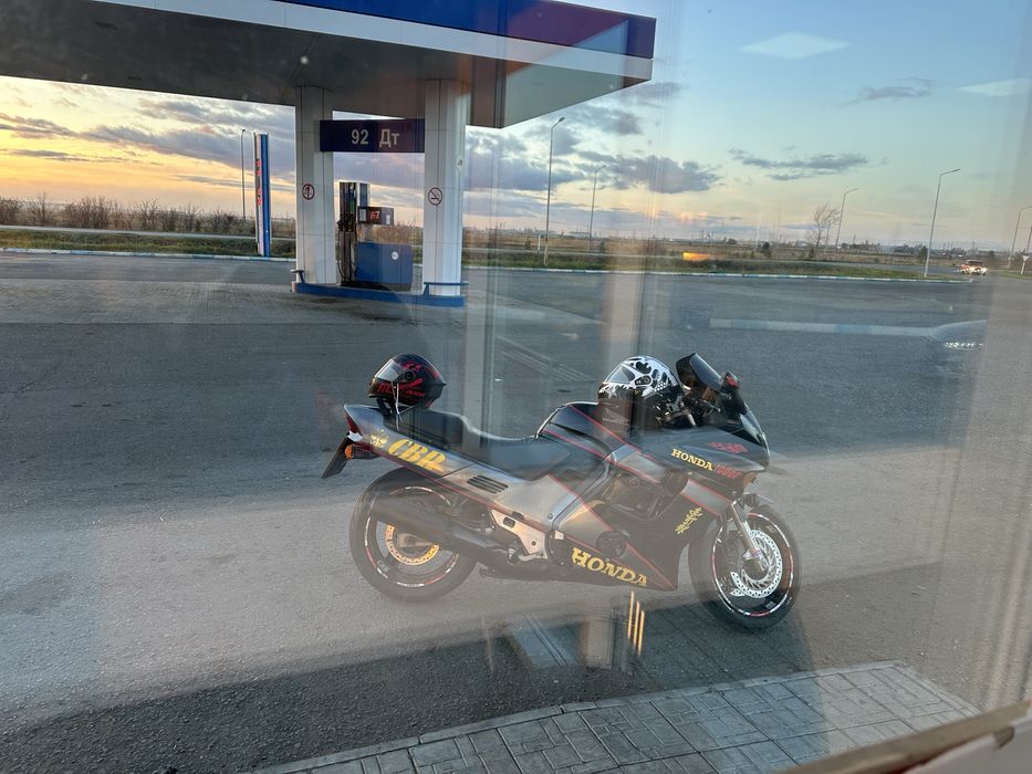 Продам мотоцикл Honda CBR1000F