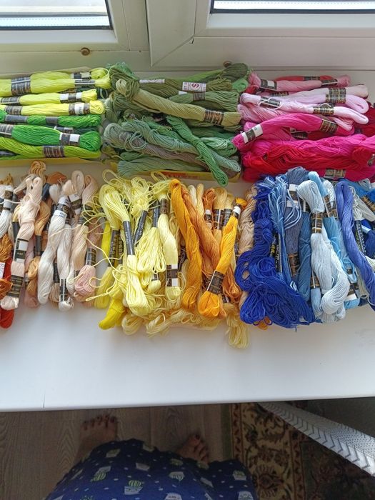 Мулине нитки разных расцветок, новые