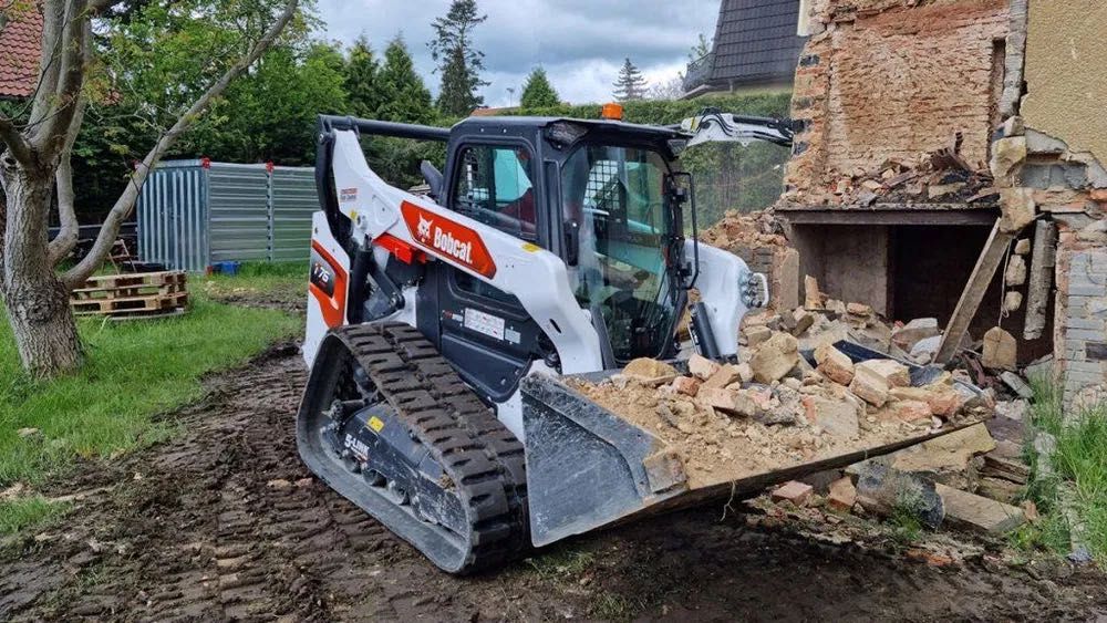 Nivelari teren, sapaturi, si alte lucrari cu bobcat sau excavator . Transportam nisip, sort, pamant, moloz cu comion mic sau mare