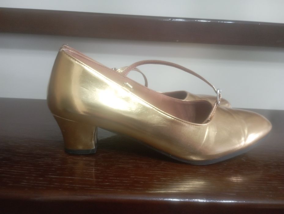 Продам туфли для танцев