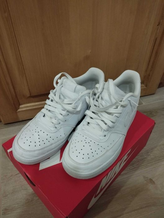 Дамски бели кецове Nike