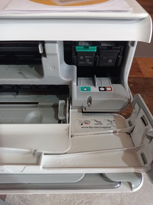 Vând imprimanta HP PhotoSmart C3100