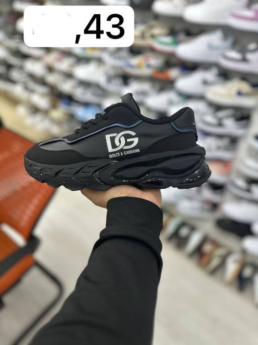 Adidași bărbați diferite modele