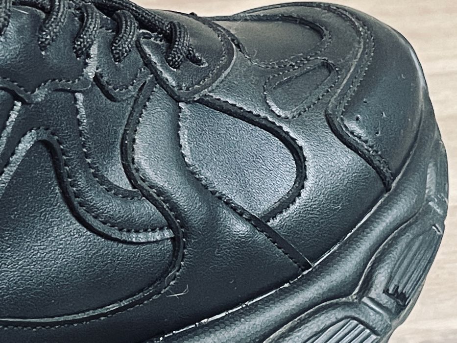 кроссовки продам