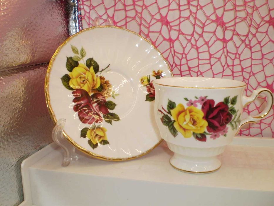 Cescute din portelan fin englezesc