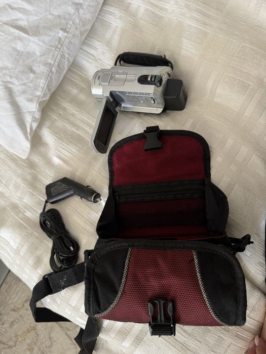 Продам видеокамера Sony Handycam DCR-SR33E
