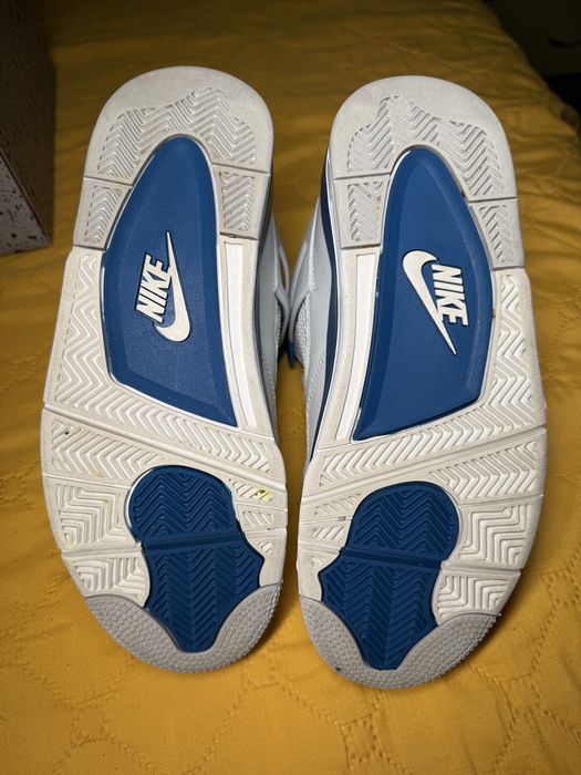 Jordan 4 Retro “Military Blue” (2024)