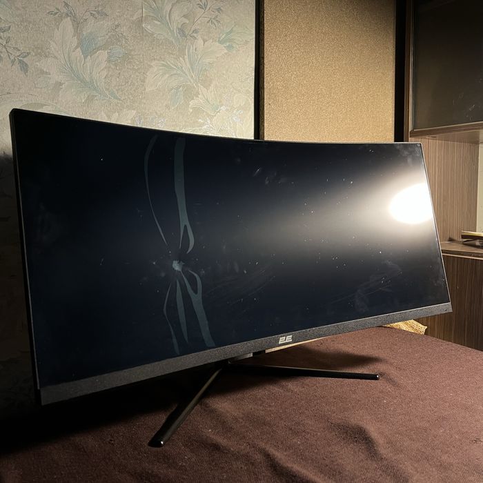 Монитор 2E gaming. UltraWide В рабочем состоянии,