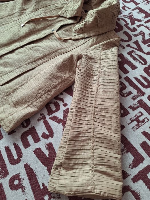 Продам ветровку женскую